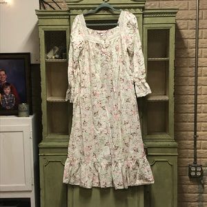 Vintage Victoria’s Secret Flannel Nightgown M